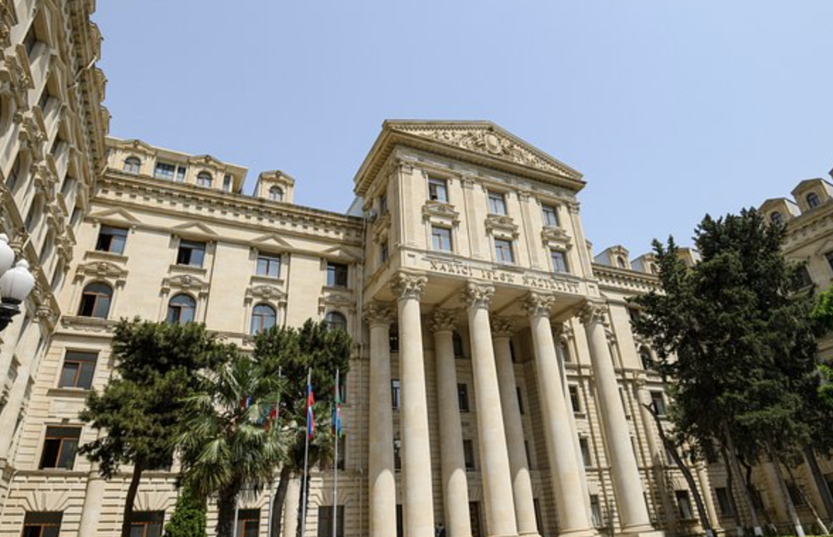 Азербайджан потребовал извинений от Франции за обвинения в диктатуре