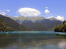 Россиянка посетила популярное озеро в Абхазии и назвала его болотом