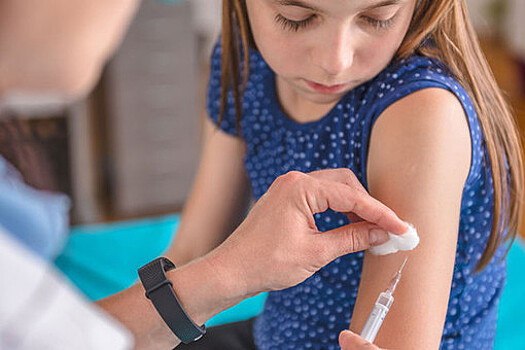 Власти Нью-Йорка предлагают по $100 детям, привившимся от COVID-19
