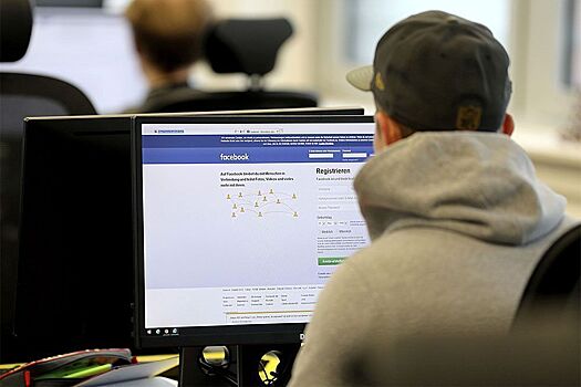 Facebook планирует изменить название