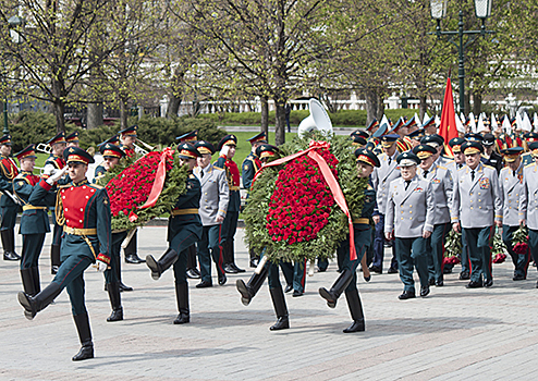 Военная комендатура Москвы обеспечивает воинские ритуалы у Вечного огня