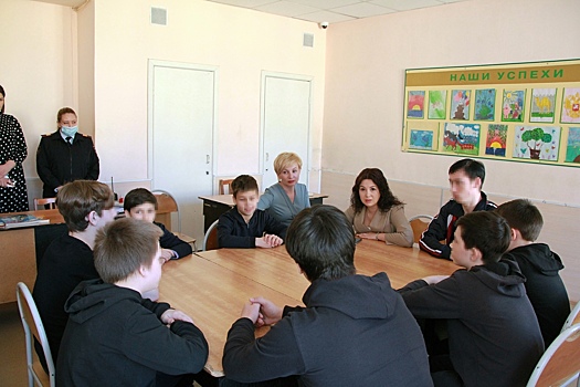 Юлия Сударенко и Евгения Майорова посетили центр для юных правонарушителей