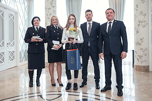 Глава Балашихи вручил паспорта школьникам