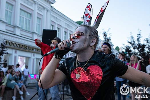 "Горячий Кролик, мюзикл, рок-н-ролл": Сергей Веселов превращает героя сказки в рокера и расширяет границы мюзиклов