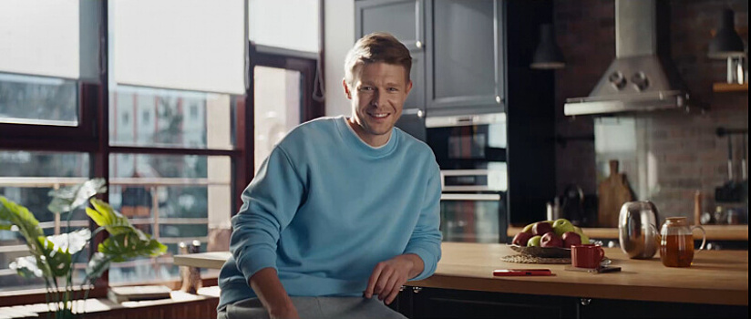 Никита Ефремов поделился секретом удачного свидания в новой рекламе МТС