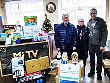 Депутат Госдумы передал подарки Первомайскому району ДНР