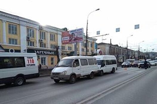 В Волгограде столкнулись два маршрутных такси