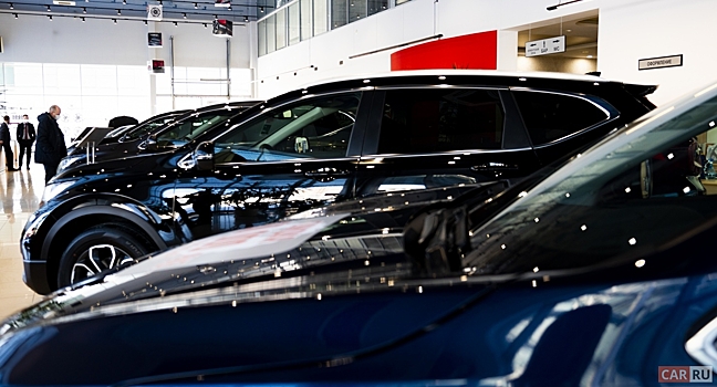 «Коммерсант»: цены на новые автомобили начнут снижаться в 2024 году