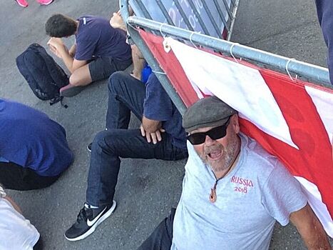 16 тысяч км ради ЧМ и крашеные волосы в 62! Вы мечтали быть такими в старости