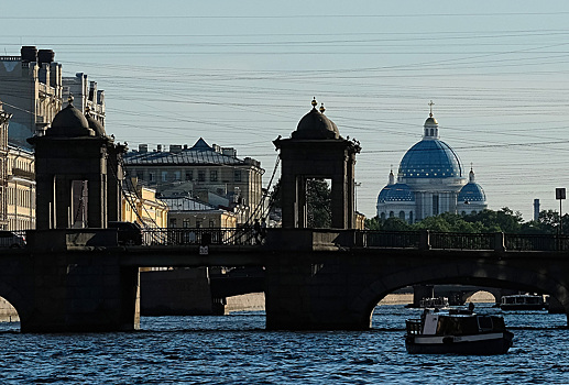Москвичи начали заполнять отели Петербурга