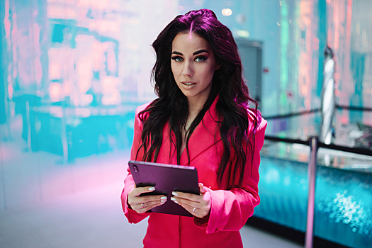 «Бренды говорят голосом кота, который приближается к нирване». Известная пародистка — о Павле Воле, Елене Малышевой и российской рекламе