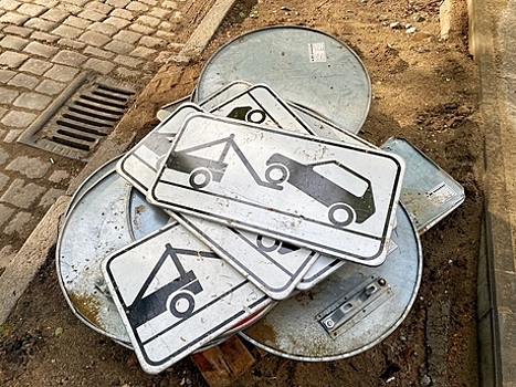 Ещё больше хаоса: под Калининградом сняли и выбросили в кювет «кирпичи», поставленные на время ремонта дороги