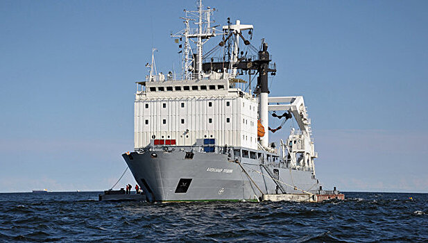 Судно Балтфлота "Александр Пушкин" вернулось в порт Балтийск