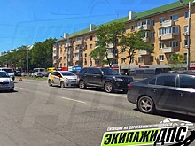 Во Владивостоке Prius врезался в дорогостоящий Ford