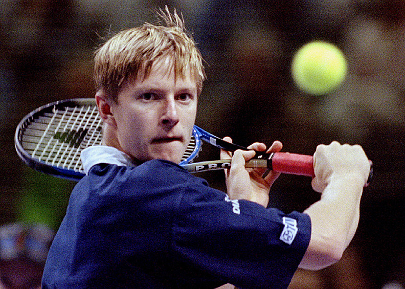 Кафельников сменил несколько тренеров, в 1991-1998 годах он тренировался у заслуженного тренера России Анатолия Лепешина. По словам Кафельникова, именно Лепешин сделал из него теннисиста. 