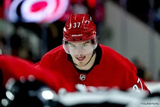 В США об «ужасном» старте Свечникова: тренер «Каролины» требует максимума, а россиянин пока не тянет