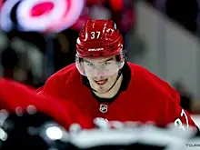 В США об «ужасном» старте Свечникова: тренер «Каролины» требует максимума, а россиянин пока не тянет