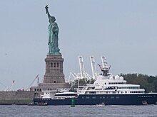 Миллиардер закрыл "свободу и справедливость" в США своей яхтой