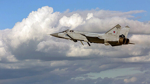 Истребители МиГ-31БМ прикрыли от «нападения» российские объекты в небе Киргизии