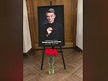 Рутберг и Костолевский появились на прощании с Анатолием Лобоцким