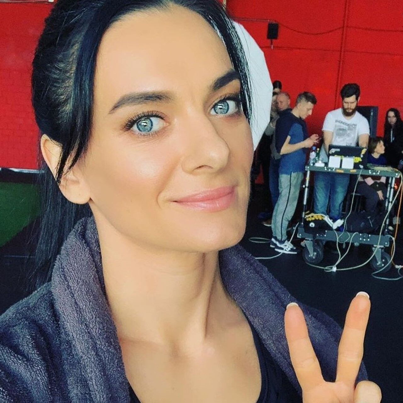 Zhguchaya Bryunetka Elena Isinbaeva Pokrasila Volosy V Yarko Sinij Cvet Rambler Sport