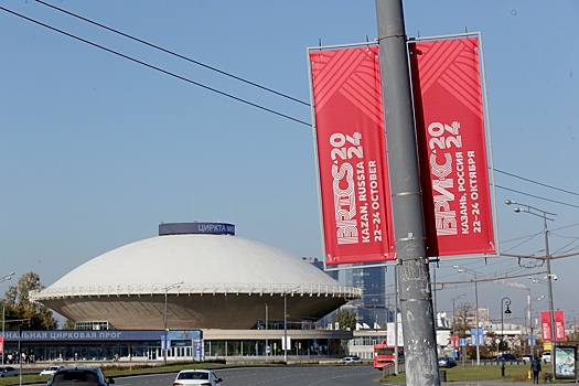 Песков - "РГ": На саммите БРИКС обсудят общий проект финансово-расчетной системы