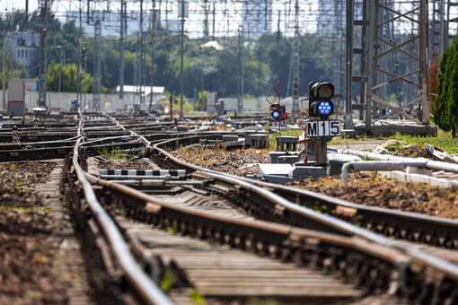 Дрозденко: тепловоз сошел с рельсов у Семрино в Ленобласти, машинист погиб