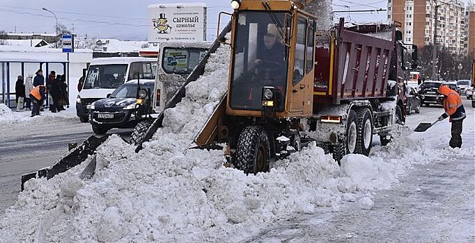 В Заполярье от снега расчистили 95% дорог