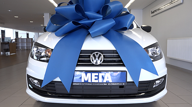 Калининградке вручили автомобиль в честь 15-летия торгового комплекса «Мега»