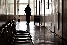 В Оренбургской области пациентку больницы оставили на носилках на полу в коридоре