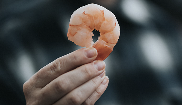 Как правильно варить креветки: инструкция