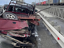 В Новосибирске водитель фуры задавил мужчину, который менял колесо