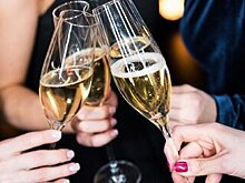 Названы продукты, которыми нельзя закусывать шампанское