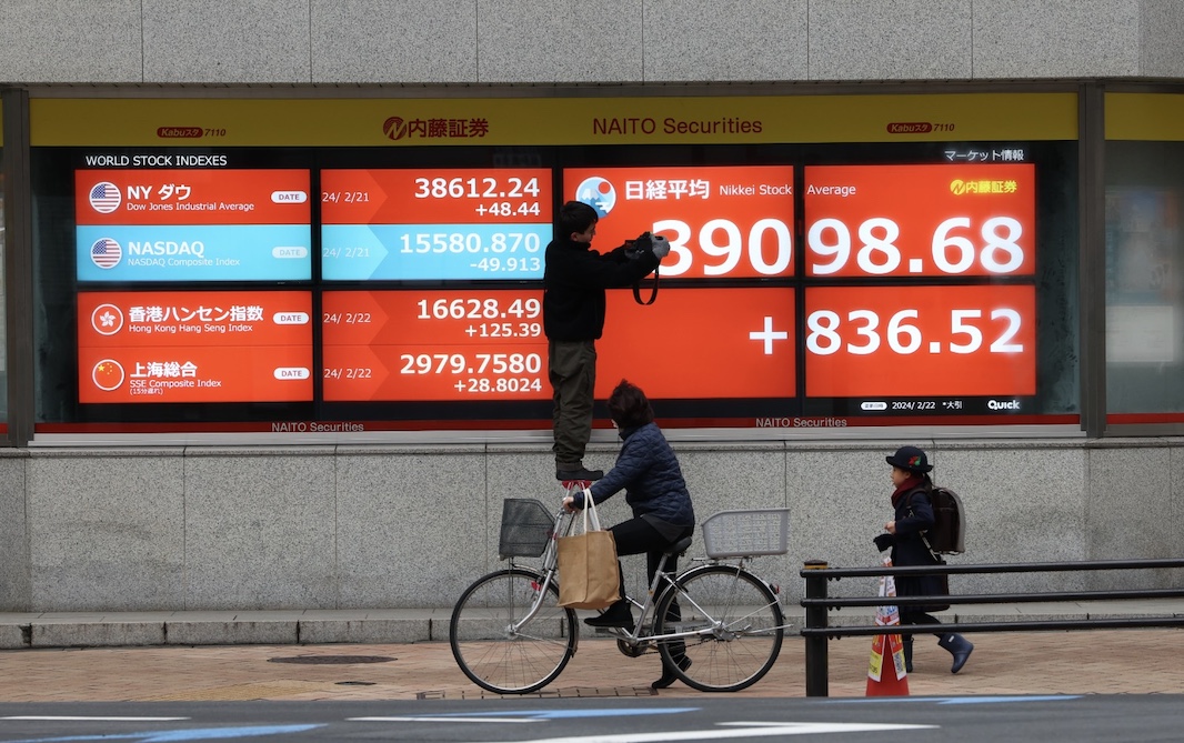 Торги на бирже в Токио закрылись на историческом максимуме