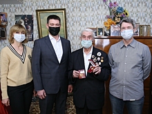 Ветеран Великой Отечественной войны получил звание Почетного жителя муниципального округа Проспект Вернадского