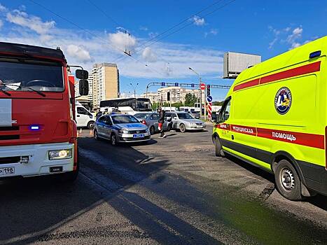 Очевидец рассказал о ситуации на месте массовой аварии в Санкт-Петербурге