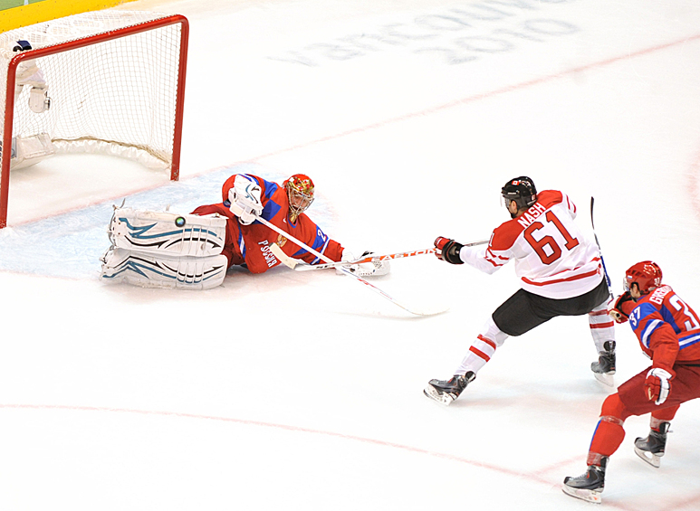 10 лет назад сборная России получила от Канады самое жесткое поражение в олимпийской истории – 3:7. Впервые наша страна в хоккее осталась без полуфинала Олимпиады. Об этом вспоминает Sports.ru.
