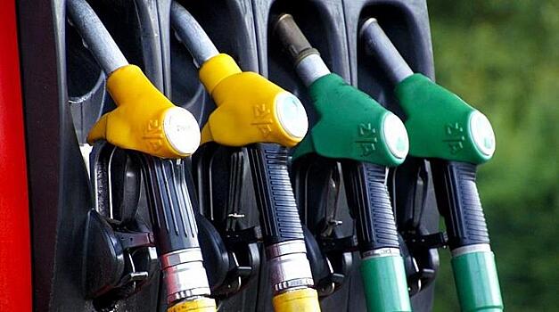 В Кировской области рост цен на бензин опережает средние показатели по стране: с 1 января ожидается новое подорожание