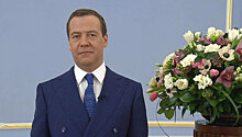 Дмитрий Медведев поздравил женщин с днем 8 Марта