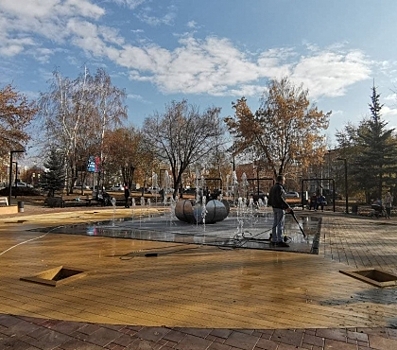 В Челябинске построили новый сквер с сухим фонтаном