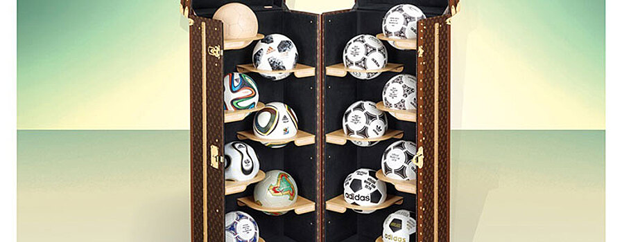 Louis Vuitton и adidas выпустили совместную коллекцию чемоданов с мячами ЧМ по футболу