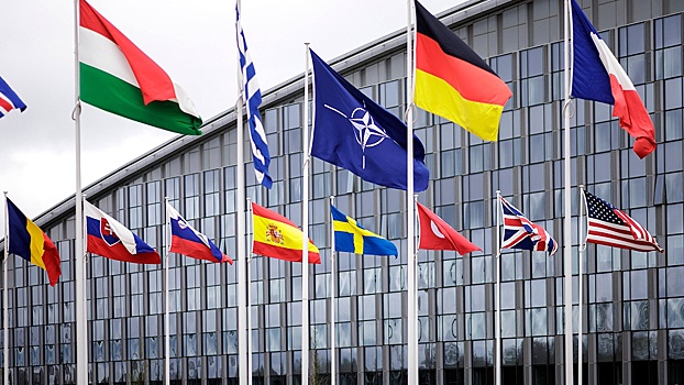 Столтенберг призвал НАТО выбирать помощь Киеву, а не свою оборону