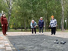 Тренировка по игре в петанк прошла в спортивном парке Десеновского