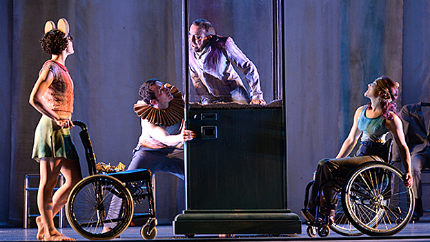 Танцы в ближнем пространстве