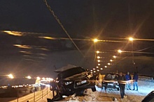 Автомобиль повис на краю Борского моста в ночь на 8 марта