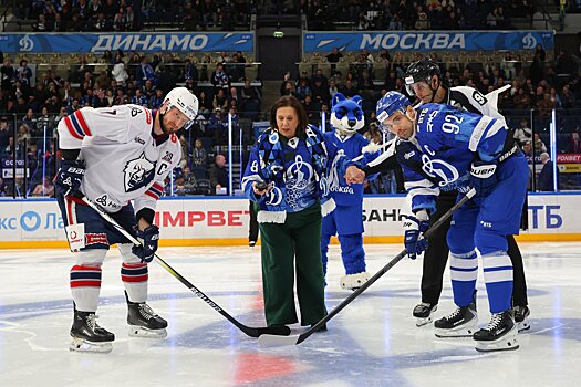 Мать Овечкина сделала символическое вбрасывание перед игрой «Динамо»