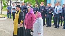 В Каргополье рабочая неделя началась с митинга и молитвы