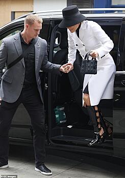 После разрыва с Беном Аффлеком Дженнифер Лопес стала часто появляться на публике с новым мужчиной: фото