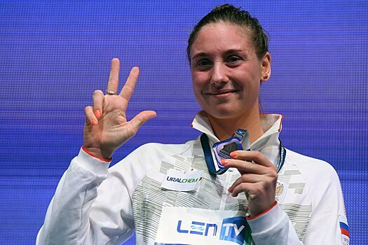 Бывшая российская пловчиха Анастасия Кирпичникова стала чемпионкой Франции и звездой сборной – болельщики в восторге