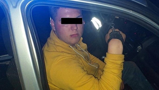 Пришлось стрелять: череповецкие полицейские задержали пьяного юношу без прав. Видео